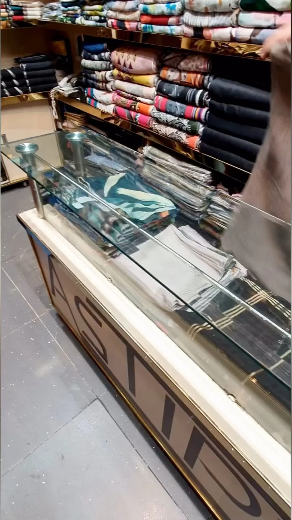 شال پلیسه پولکی پاییزه