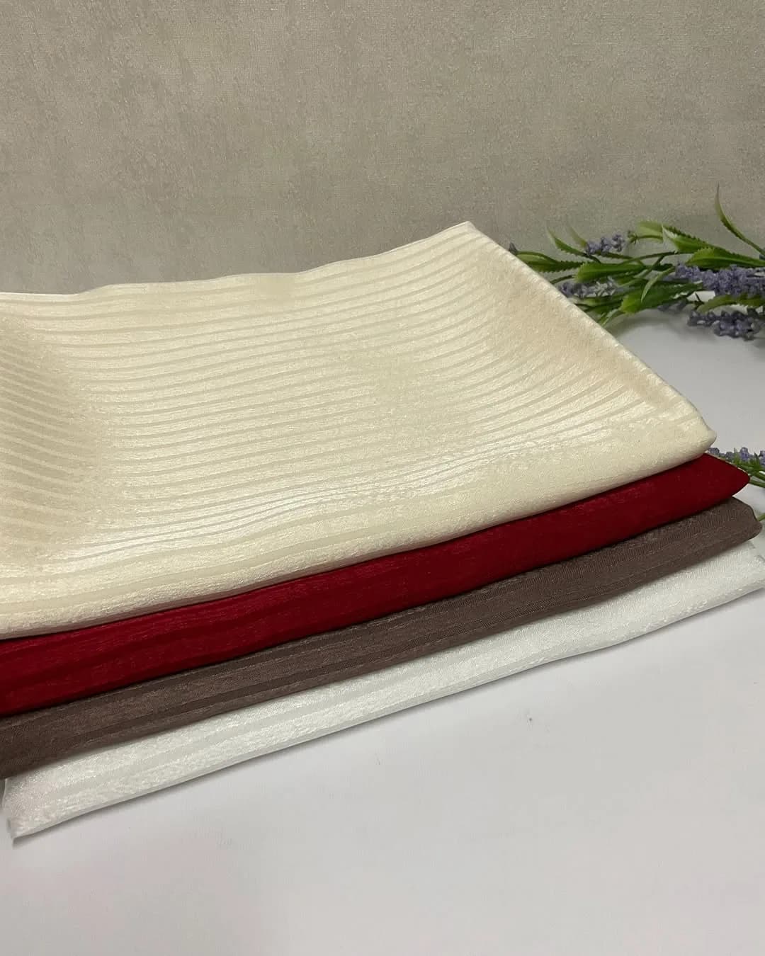 شال ابریشم ژانژان راهراه مجلسی — نمای چندکالا — راهراه
