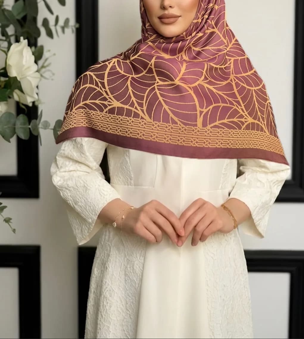 روسری ابریشم بهاره، رنگ بنفش و طلایی، جنس ساتن، مربعی