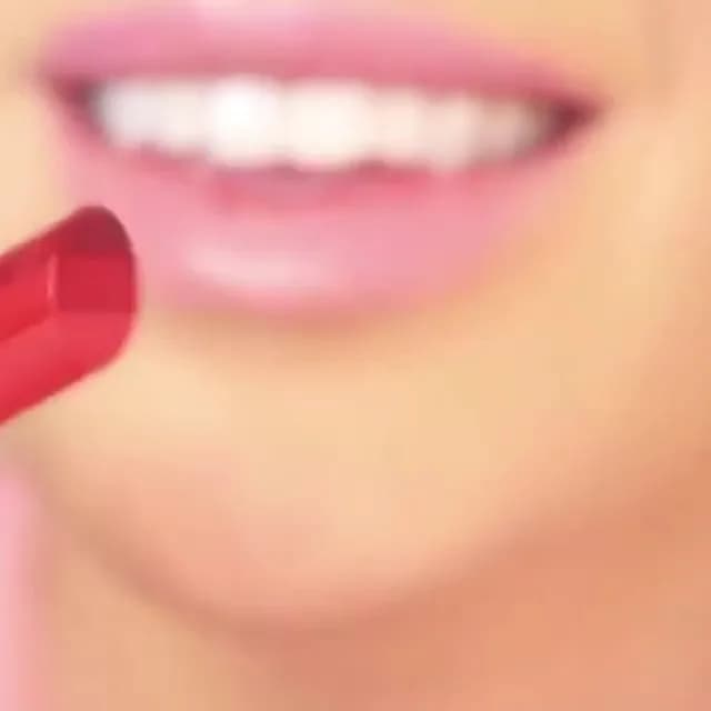 رژ لب Be Legendary رنگ Red Ombre اسمش باکس، رنگ قرمز، استوانهای