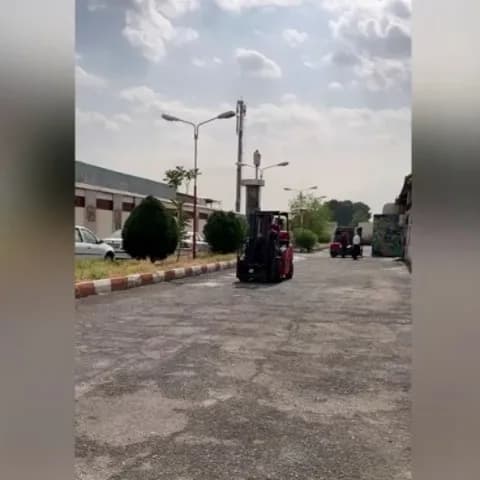 لیفتراک گازی ۳ تن هیدرواستاتیک لینده، رنگ قرمز و مشکی، جنس فلز، لیفتراک دندانی