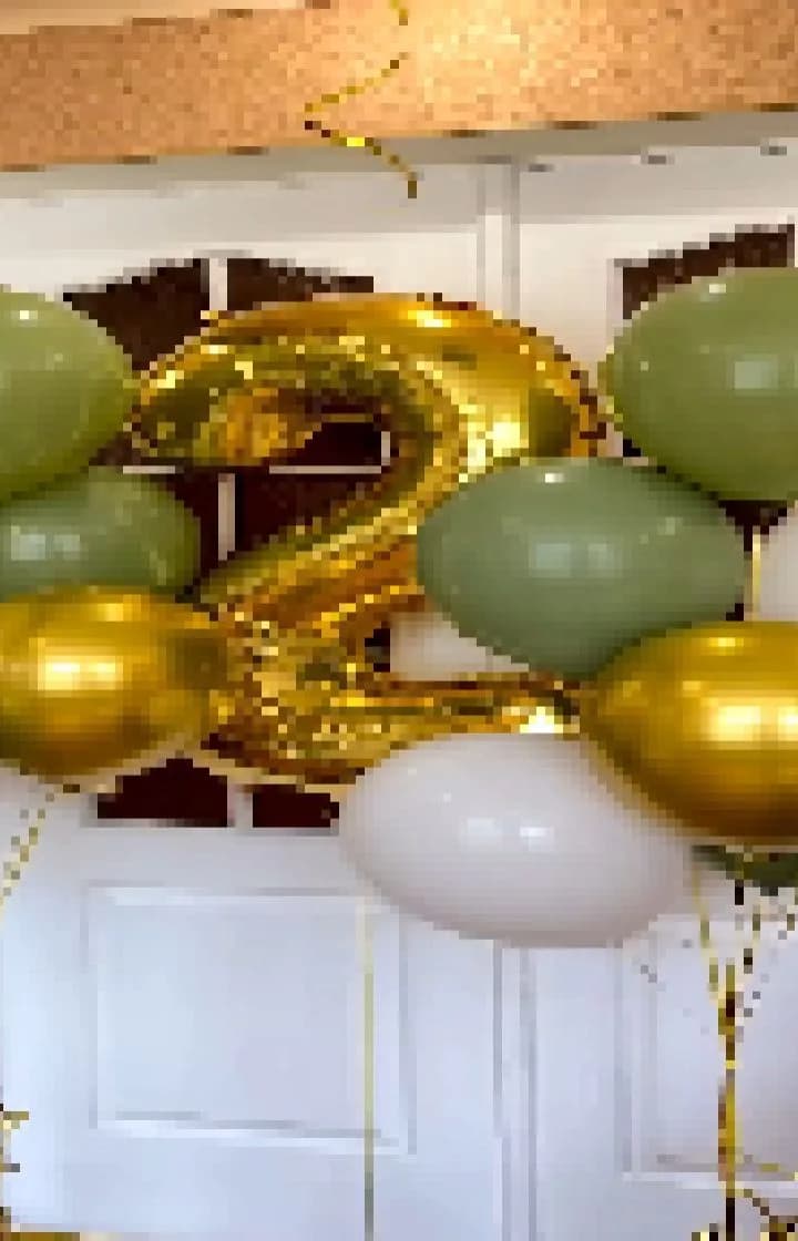 بادکنک فویلی عدد ۲، رنگ سبز، طلایی و سفید، بادکنک آرایی تولد
