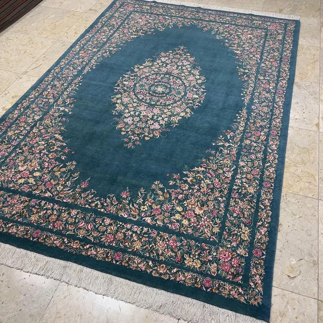 فرش شش متری دیبا، رنگ آبی، صورتی و کرم، جنس نخ، طرح گلدار، فرش دستباف مستطیلی