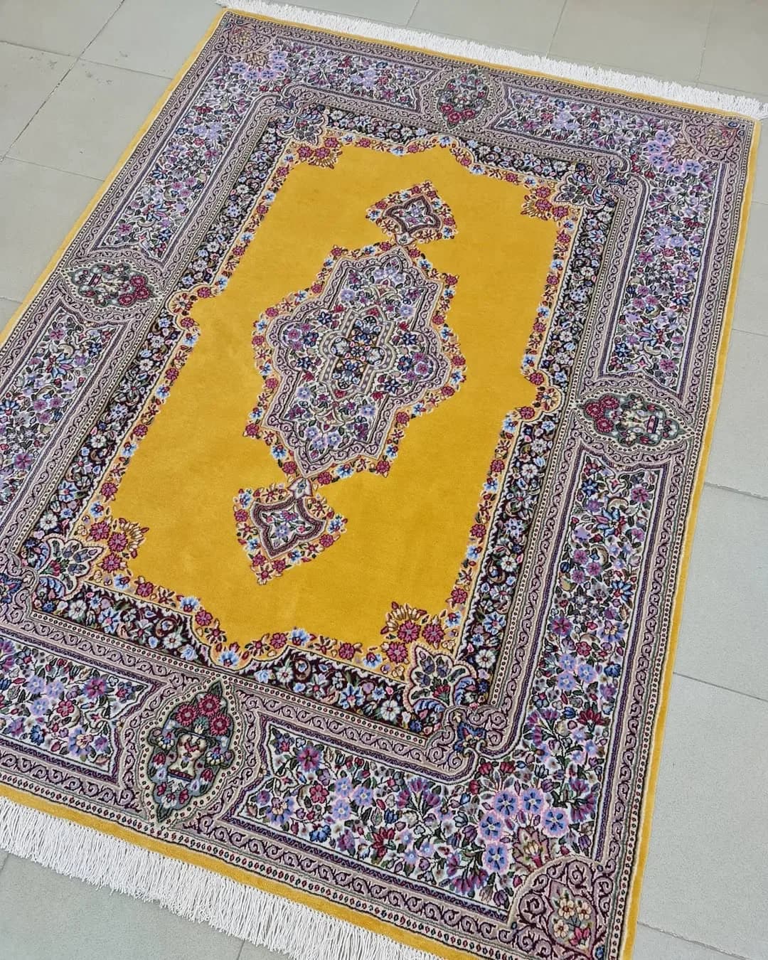 قالیچه سه متری طلایی کف ساده کرمان