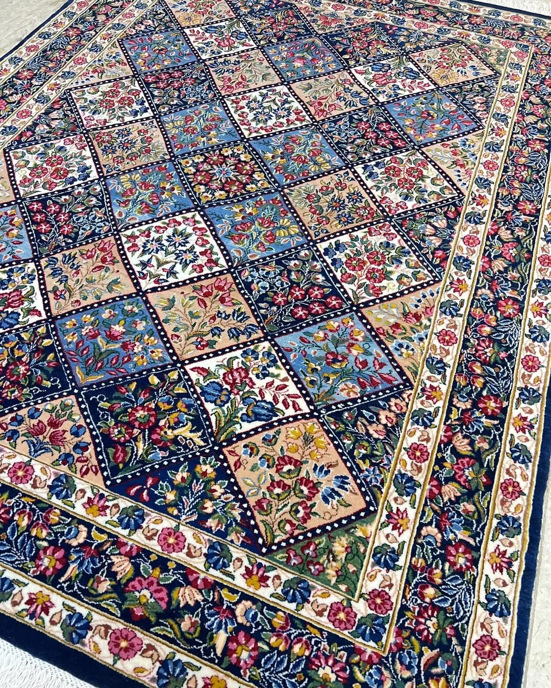 قالیچه سه متری سرمهای خشتی کرمان
