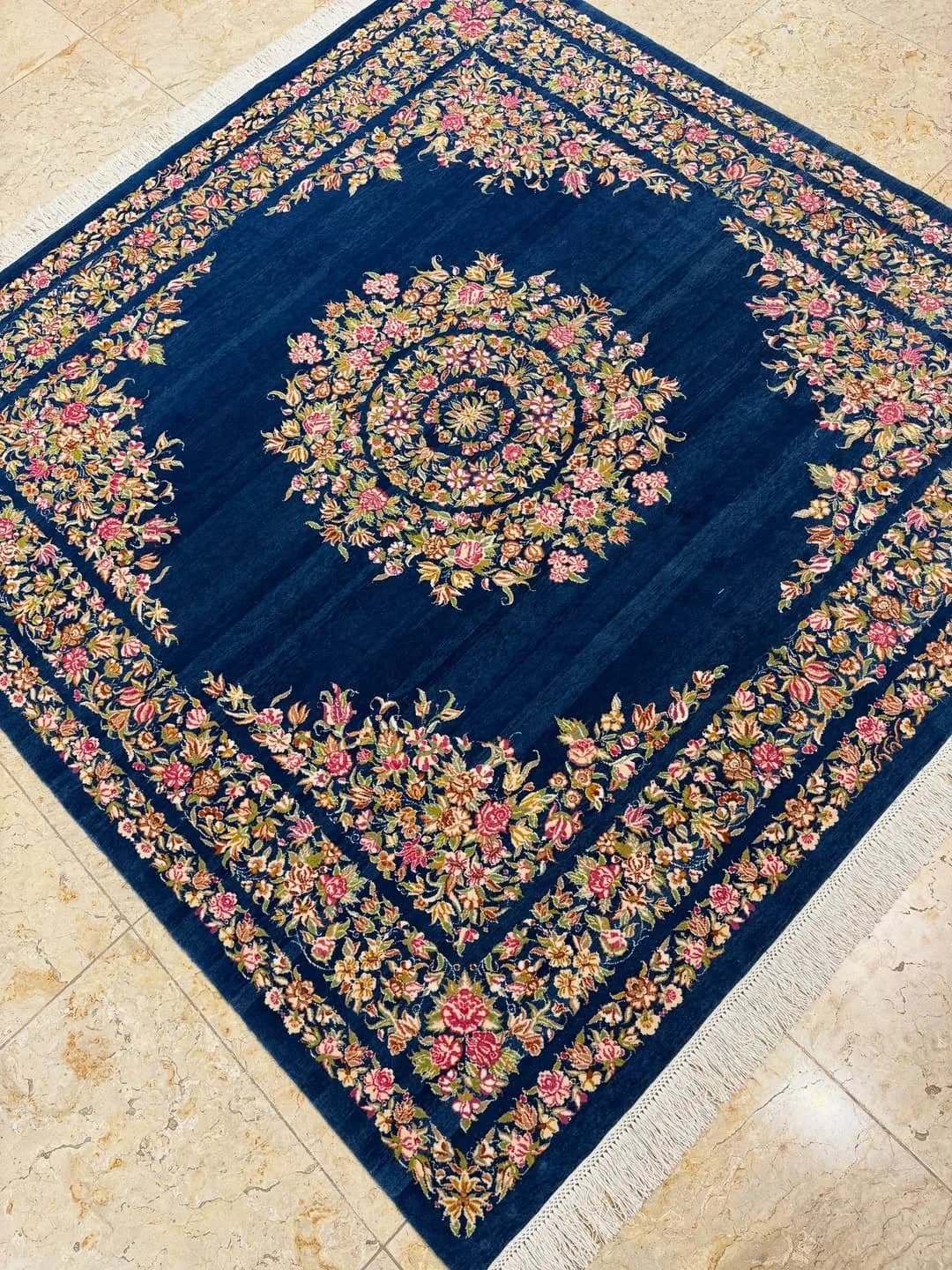 قالیچه مربع ۲ در ۲ آبی دیبا