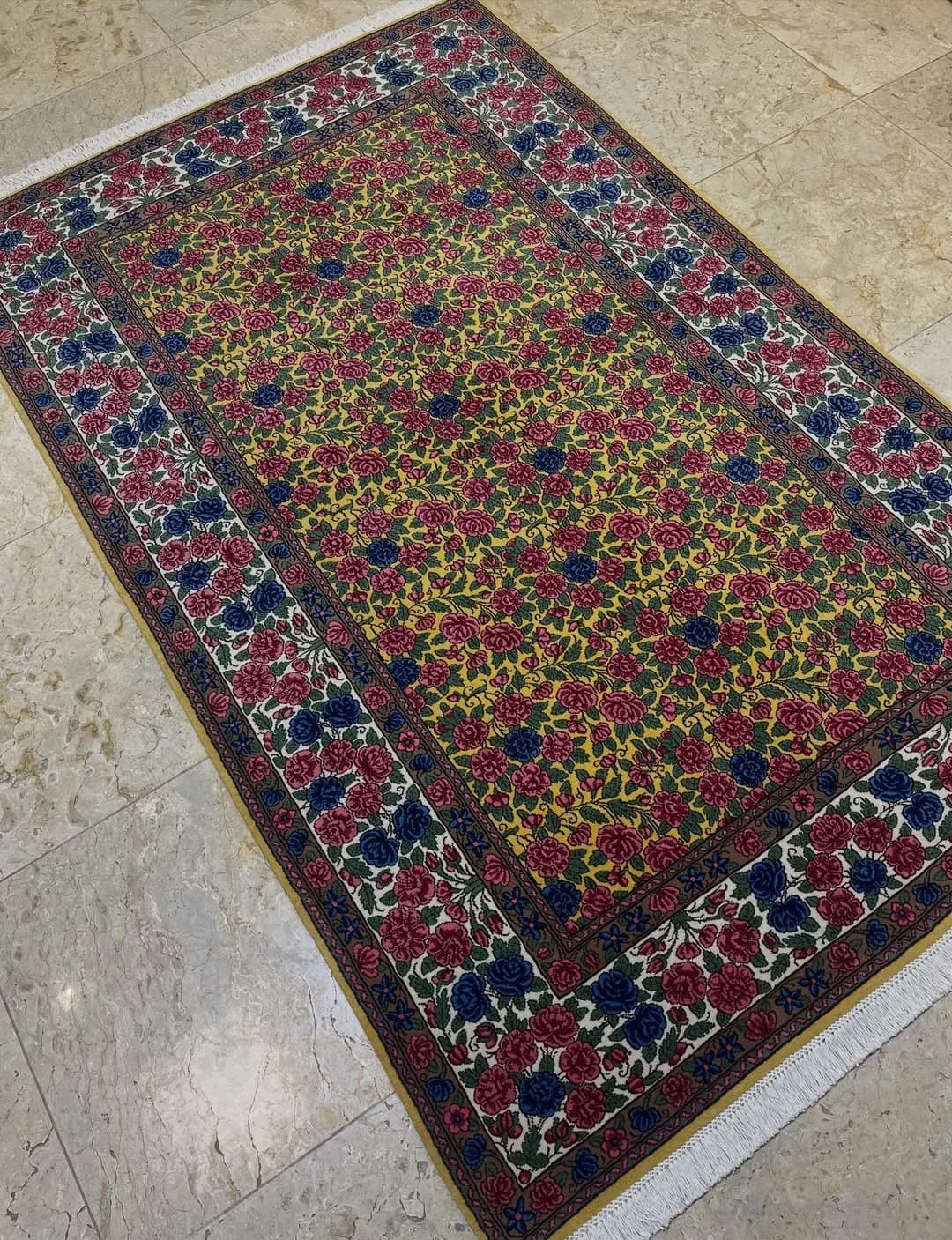 قالیچه ۴ متری طلایی گلسرخی اعلا کرمان