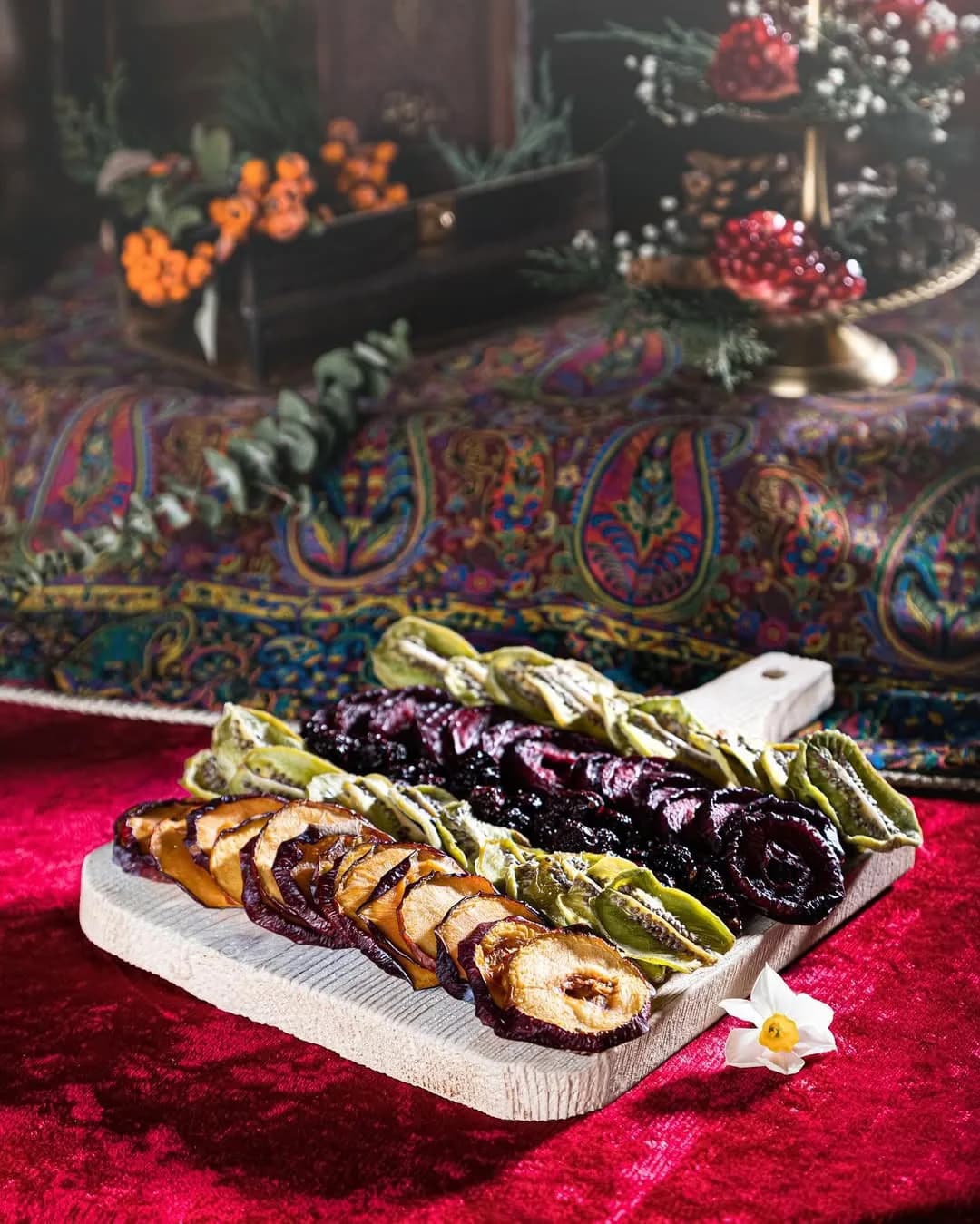 میوه خشک، رنگ زرد، سبز و بنفش، اسلایس میوه خشک