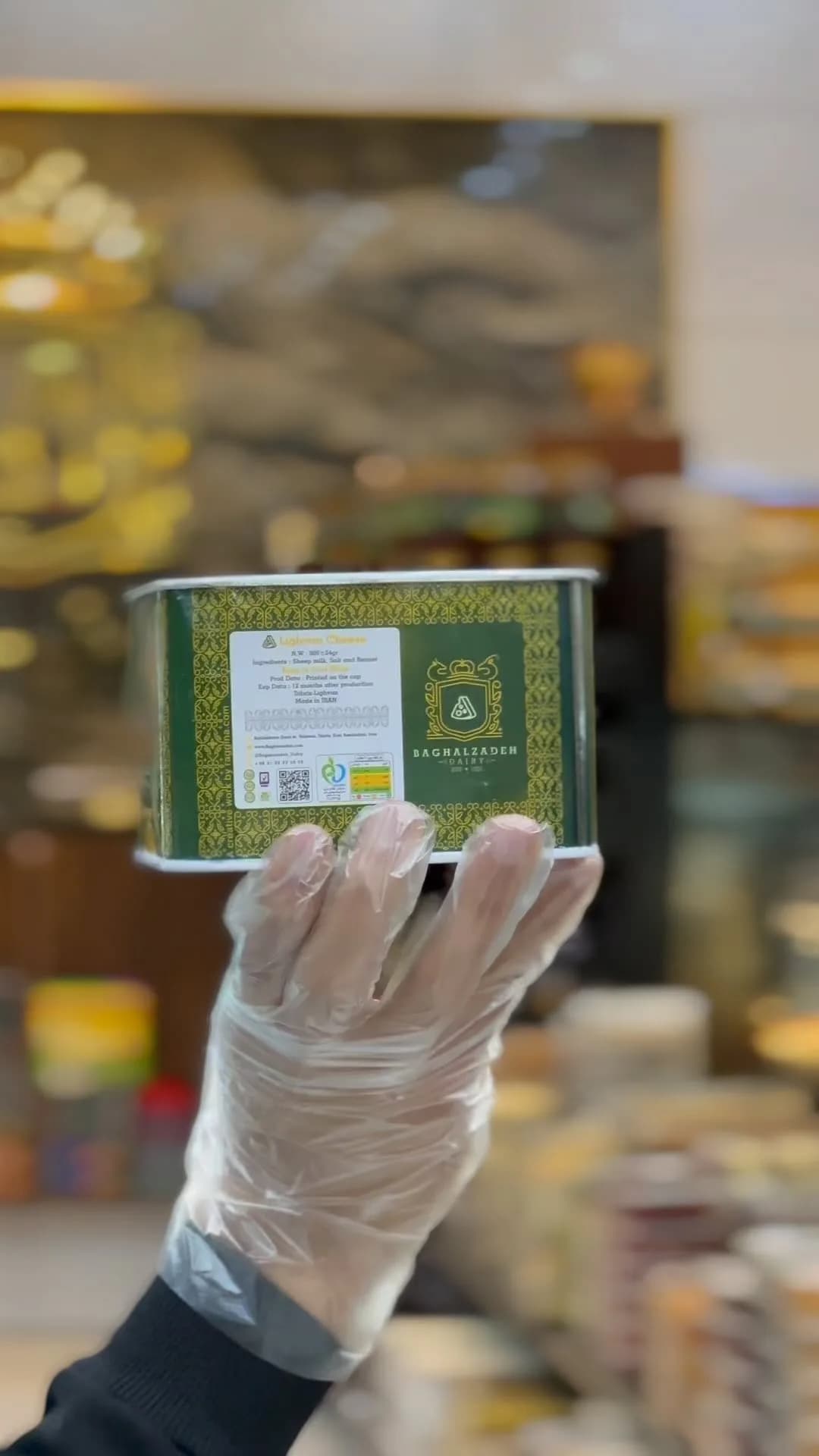 پنیر لیقوان، رنگ سبز، جنس فلز، در قوطی مستطیلی
