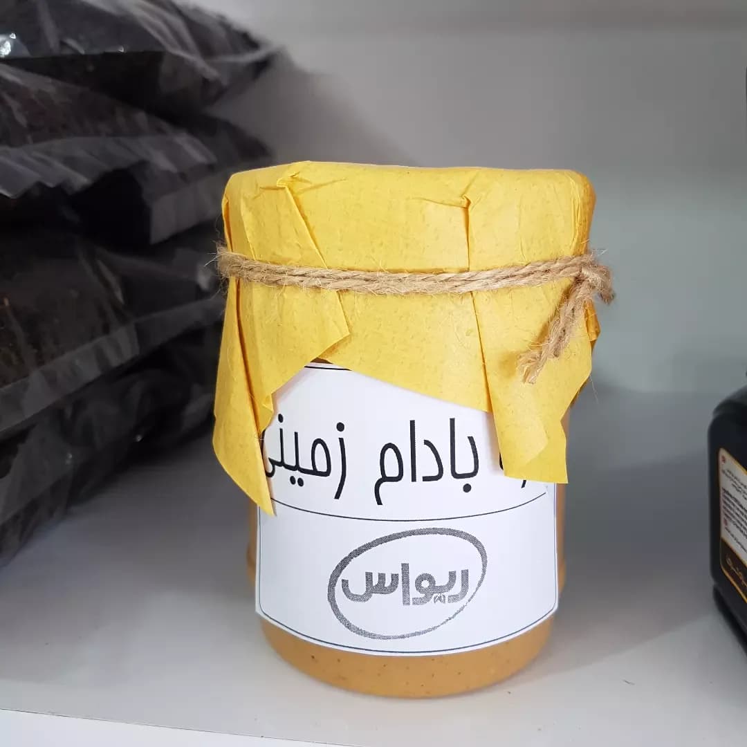 کره بادام زمینی، رنگ قهوهای روشن و زرد، جنس شیشه، خمیر در جار