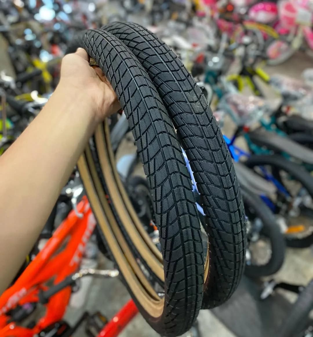 لاستیک دوچرخه BMX کندا، رنگ مشکی و قهوهای، جنس پلاستیک، لاستیک دورکرم
