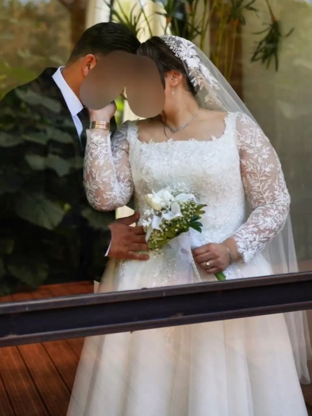 لباس عروس سایز بزرگ، رنگ سفید، جنس ساتن و تور، طرح گلدوزی، بلند، آستینبلند، پفی