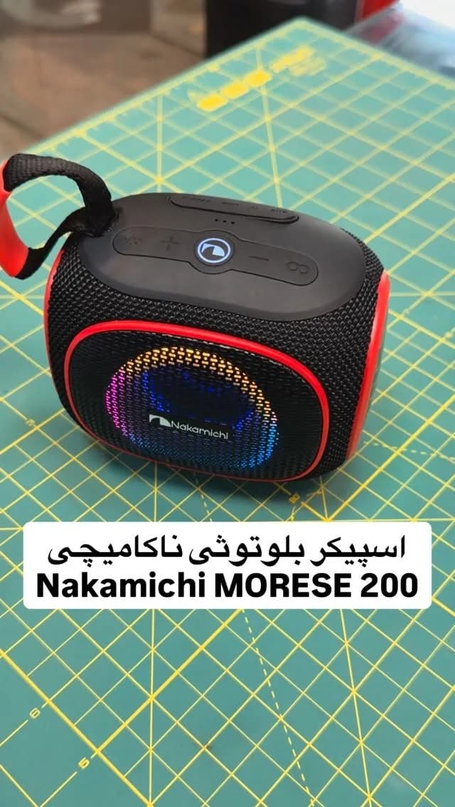 اسپیکر بلوتوثی ناکامیچی MORESE 200، رنگ مشکی و قرمز، جنس پلاستیک و پارچه، کوچک، مستطیلی