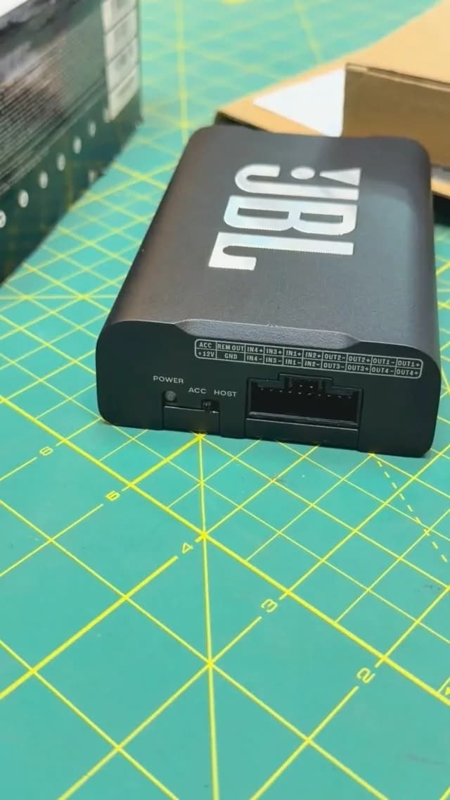 آمپلی پروسسور JBL 1004، رنگ سیاه، جنس پلاستیک، مستطیلی کوچک