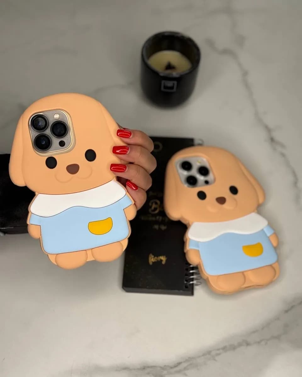 قاب گوشی سیلیکونی طرح Baby Dog، رنگ کرم، آبی و زرد، طرح شخصیت کارتونی، مدل سهبعدی عروسکی