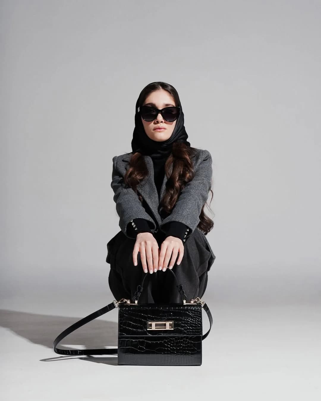 کیف چرم زنانه چرمانی، رنگ مشکی، طرح پلنگی، دستی