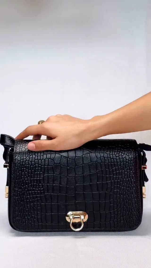 کیف دوشی زنانه چرمی، رنگ مشکی، طرح پلنگی، مستطیلی