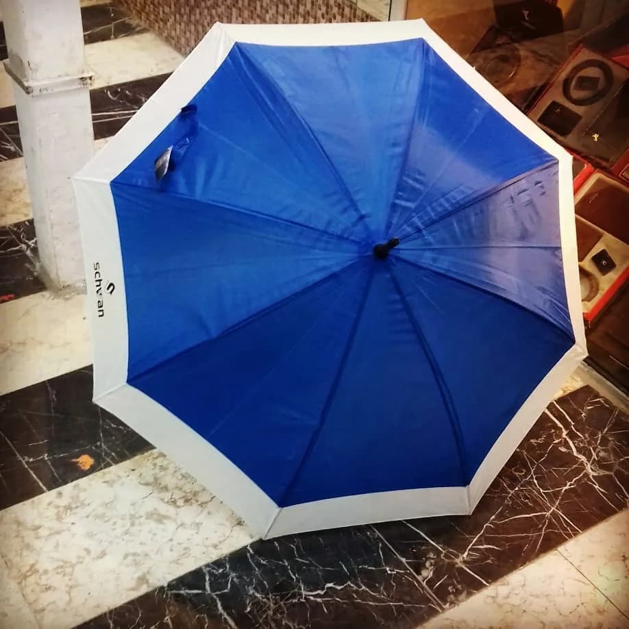 چتر دسته چوبی برزنت نانو شوان، رنگ آبی و سفید، جنس پارچه، چتر دستهدار کلاسیک