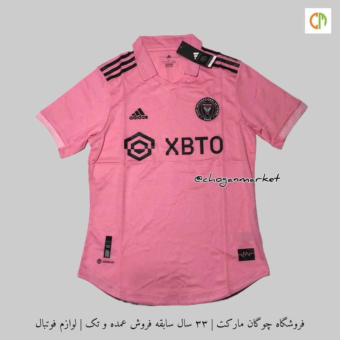 لباس پلیری اینتر میامی ۲۰۲۳/۲۴، رنگ صورتی و مشکی، آستین کوتاه، یقه دار