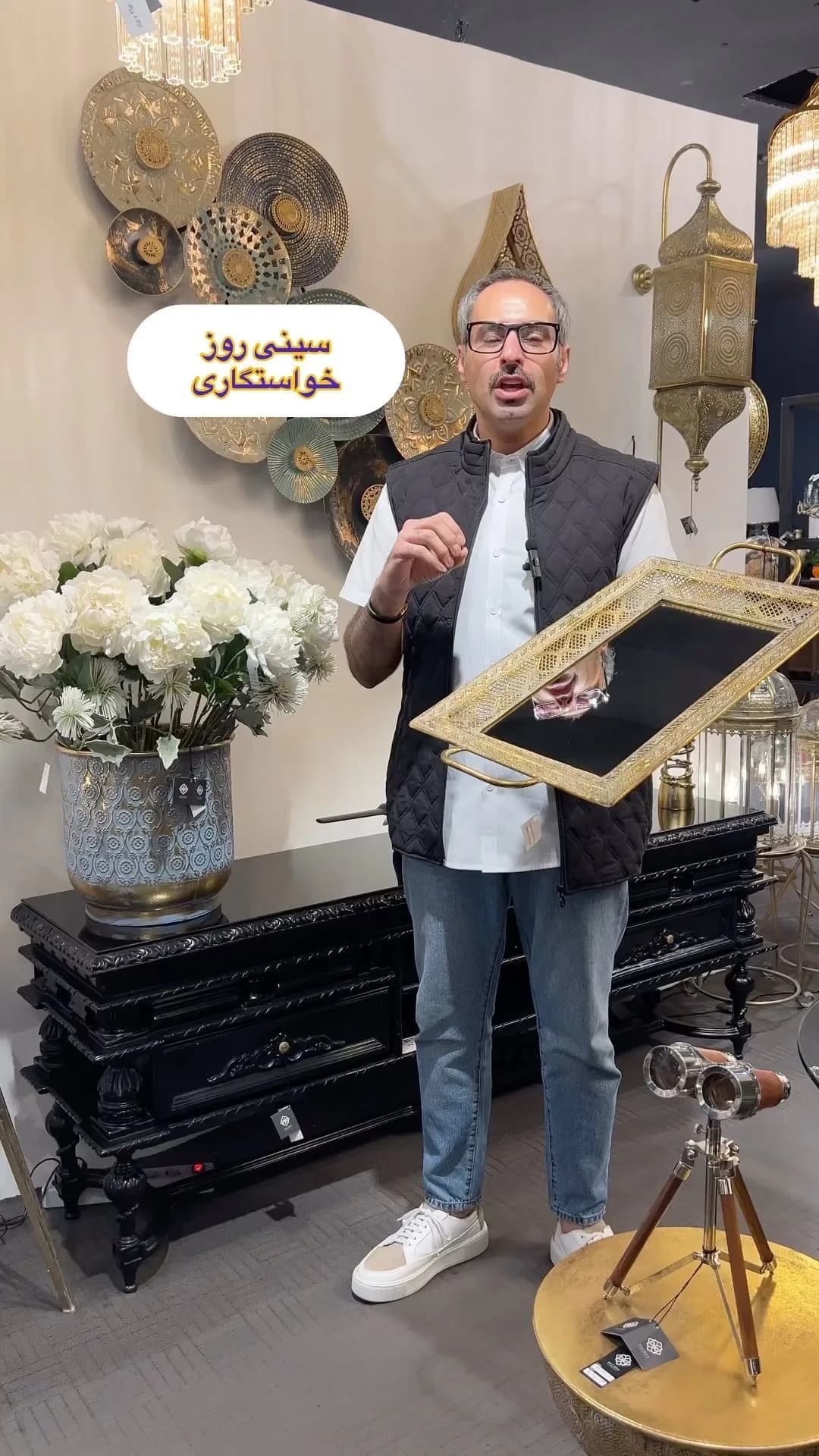 سینی فلزی وارداتی، رنگ طلایی و مشکی، جنس آینه، طرح هندسی، مستطیلی دستهدار