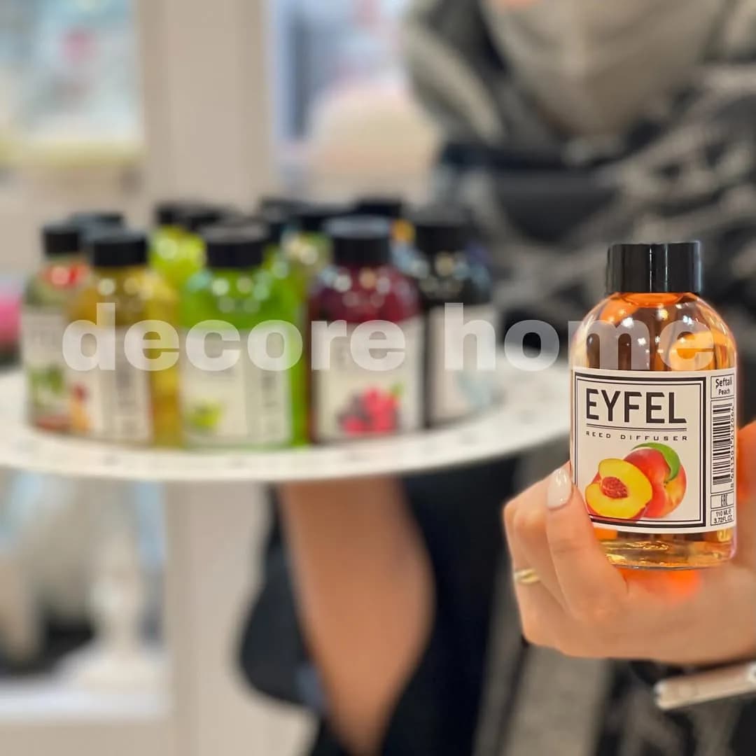 خوشبوکننده هوا ۱۱۰ میل ایفل، رنگ نارنجی و مشکی، جنس پلاستیک و شیشه، بطری عطر حجمدار
