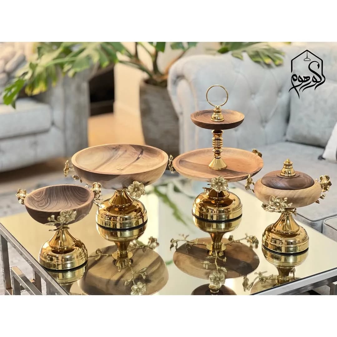سرویس چوبی ۴ تکه چوب گردو، رنگ قهوهای و طلایی، جنس فلز، پایهدار و کاسهای