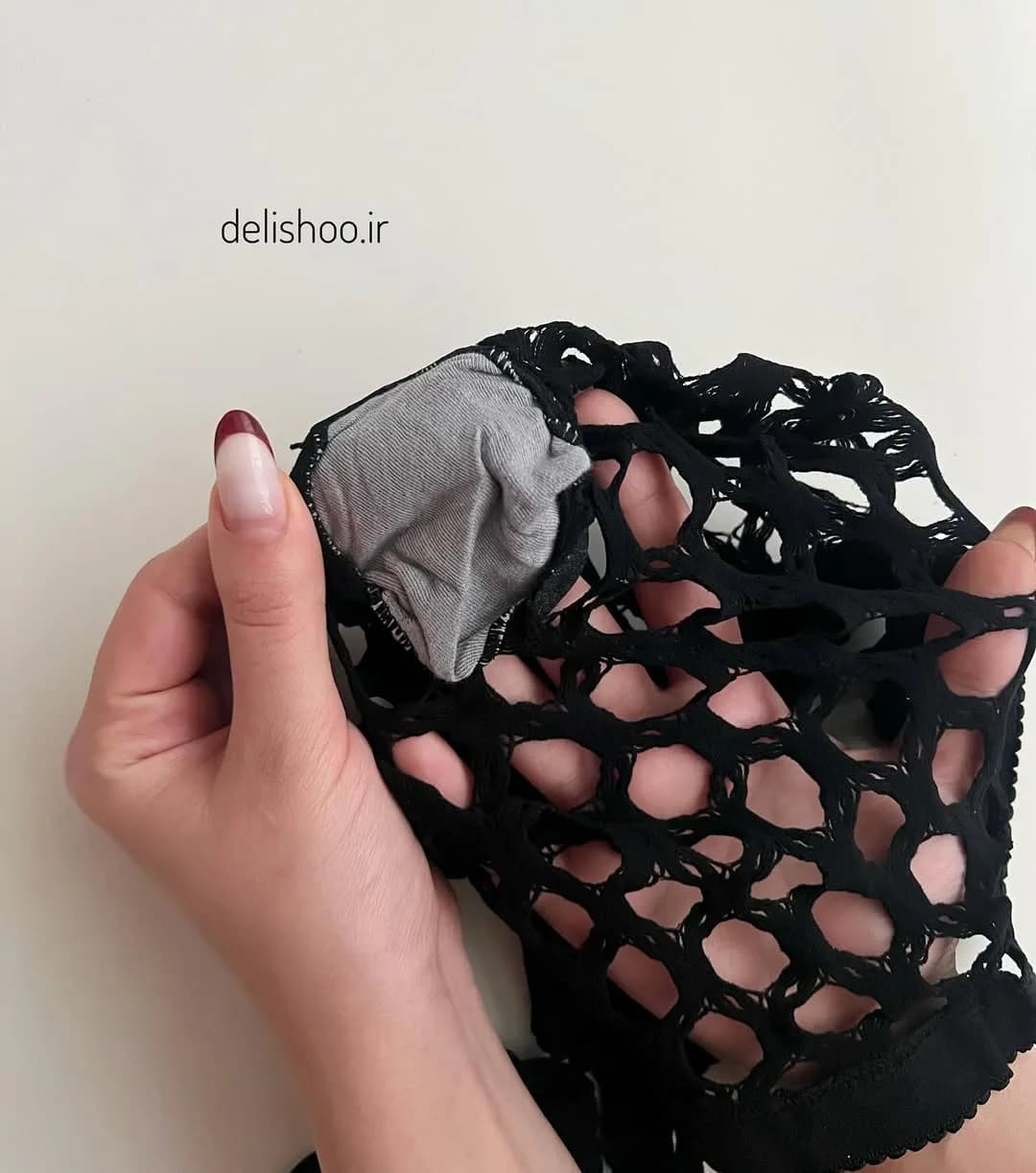 جوراب فیشنت — رنگ مشکی — نمای دردست — بافت توری