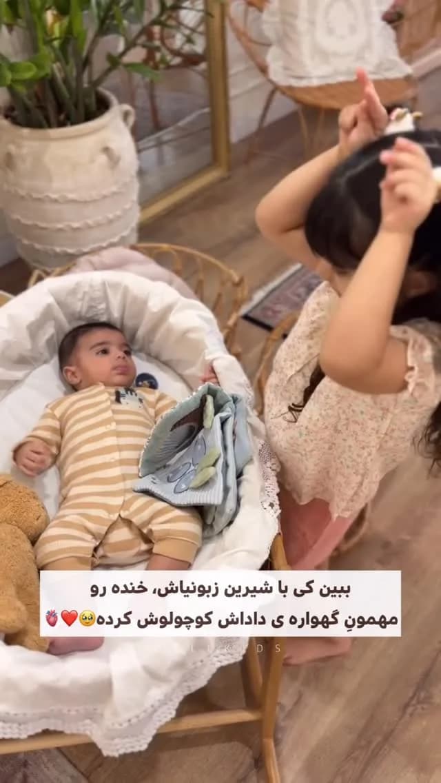 گهواره حصیری چوبی نوزاد، رنگ کرم، قهوه ای و سفید، جنس پارچه، گهواره چوبی پایهدار