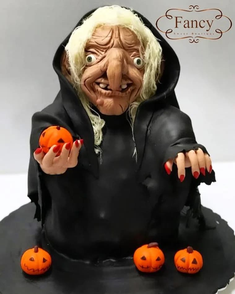 کیک هالووین، رنگ سیاه، کرم و نارنجی، مدل فیگور جادوگر