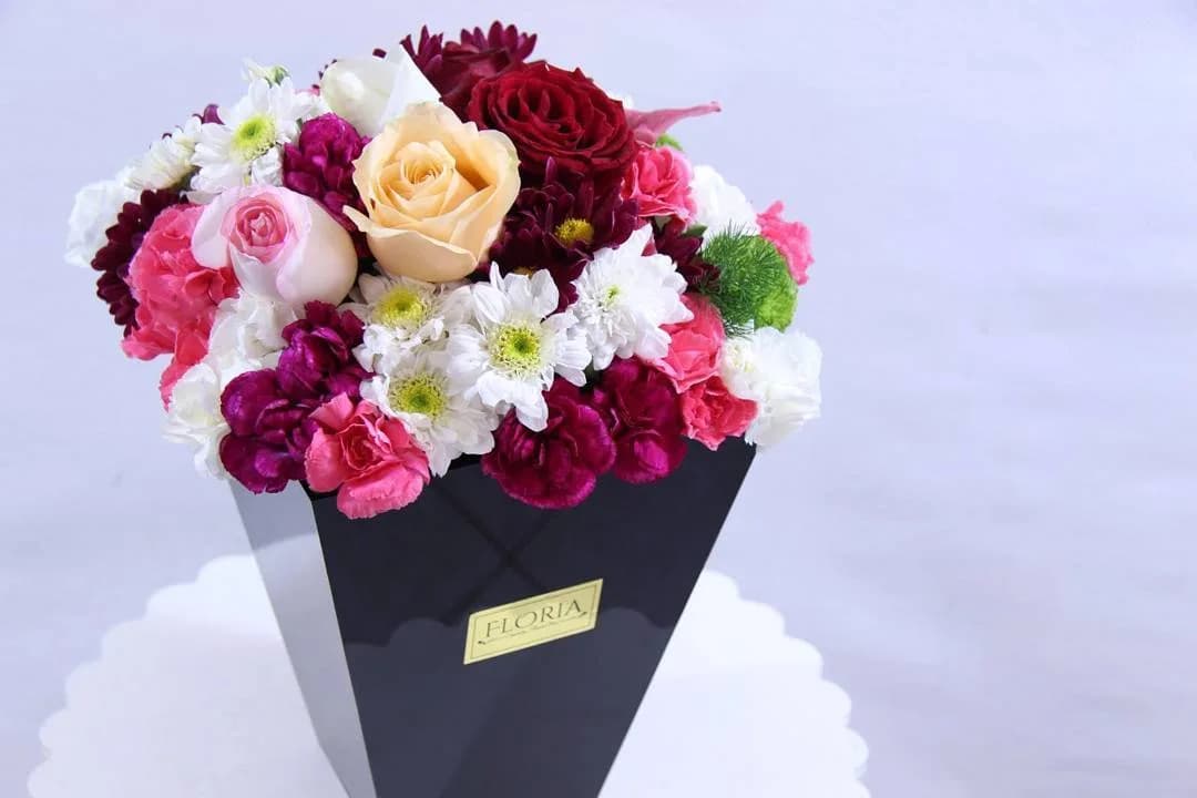 باکس گل، رنگ قرمز، زرد و سفید، جنس گیاه، طرح گلدار، باکس گل چندضلعی