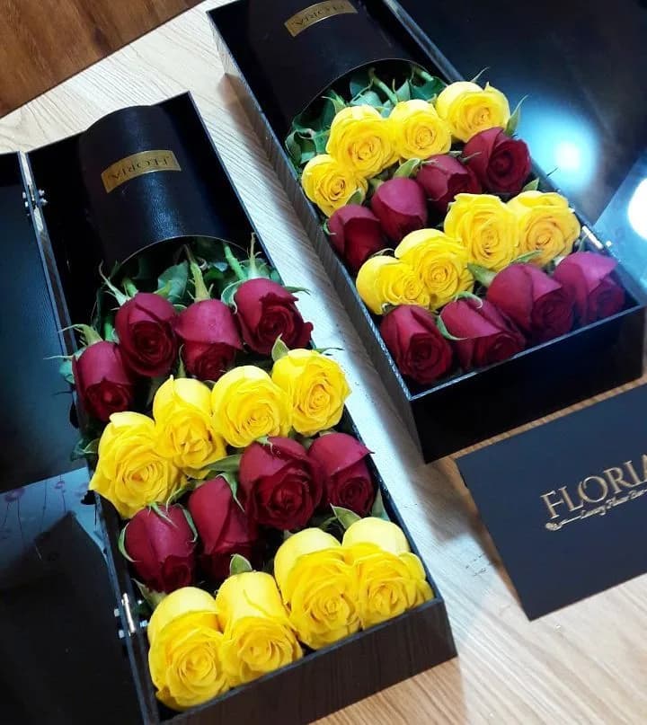 باکس گل رز زرد و قرمز فلوریا، رنگ مشکی، دو عدد باکس گل مستطیلی