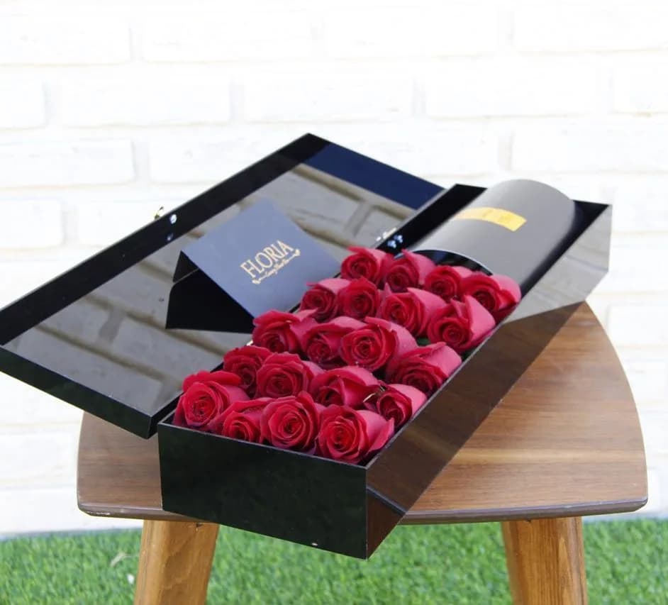 باکس گل کلاسیک ۲۰ شاخه رز