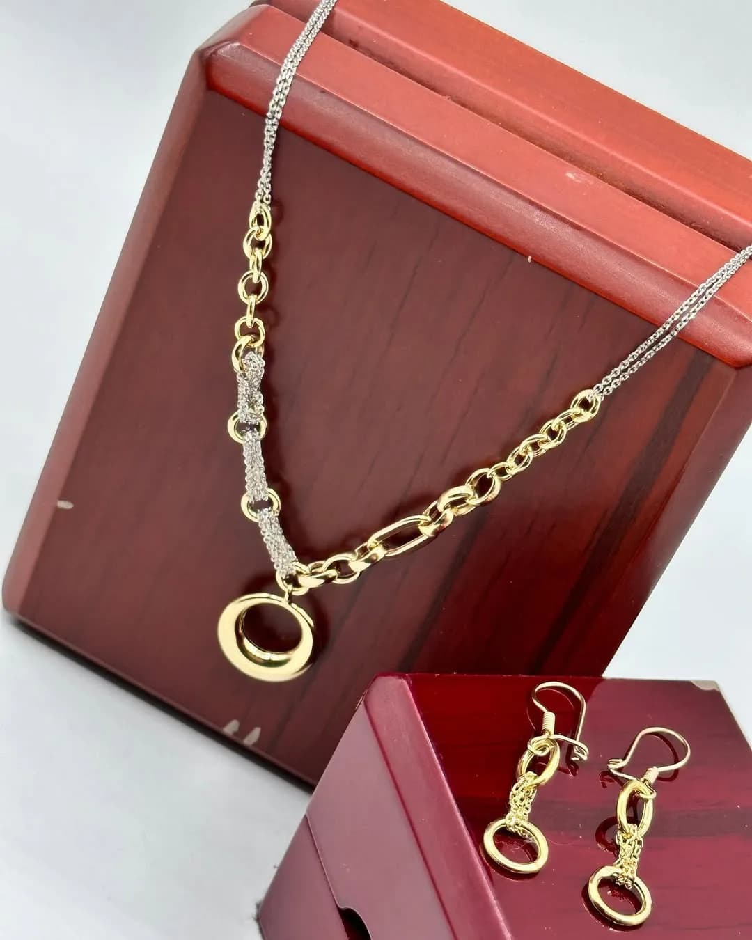 گردنبند و گوشواره طلا