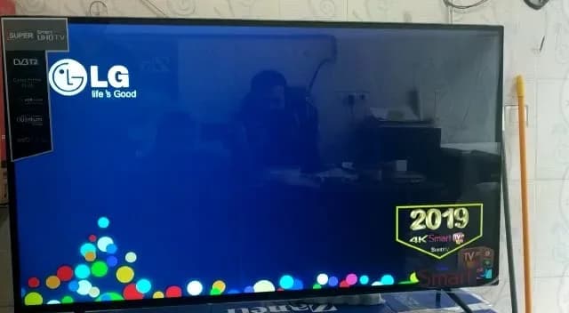 تلویزیون هوشمند ال جی، رنگ مشکی، جنس پلاستیک و فلز، تلویزیون صفحه تخت
