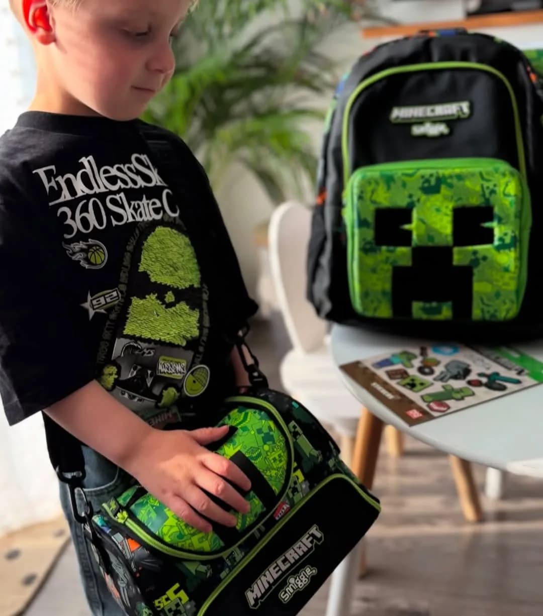 کیف دوشی اسمیگل Smiggle، رنگ مشکی و سبز، طرح شخصیت کارتونی