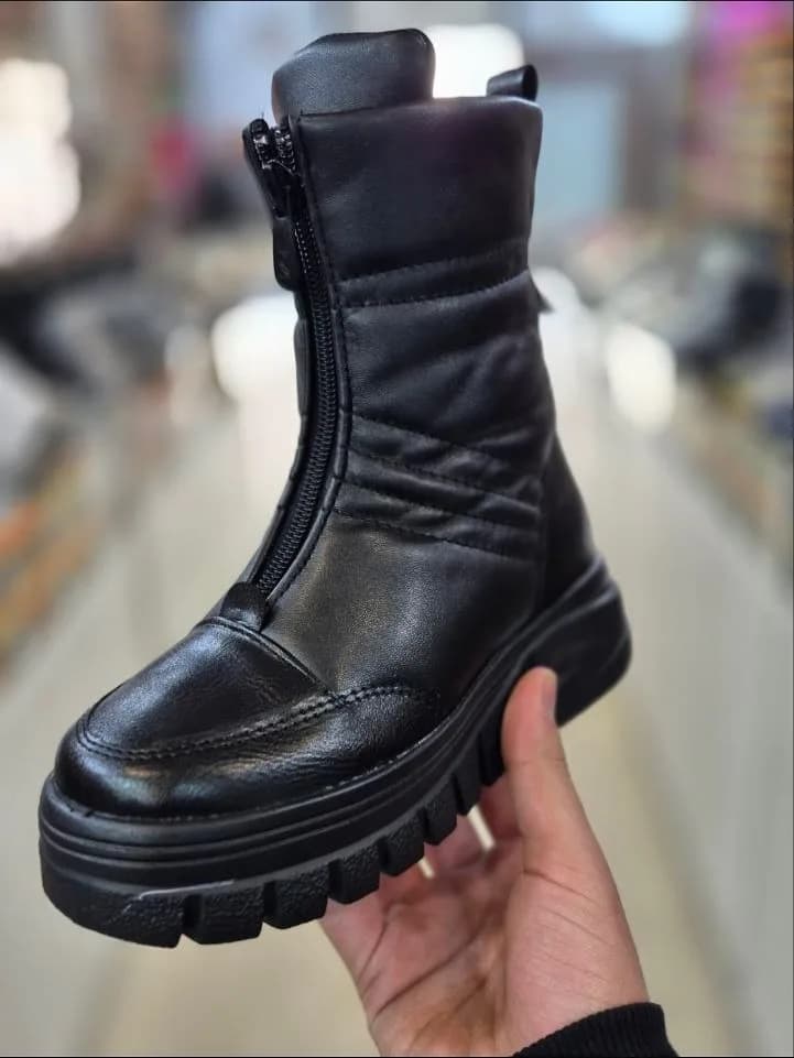 بوت، رنگ مشکی، جنس چرم، زیپدار، پاشنه تخت
