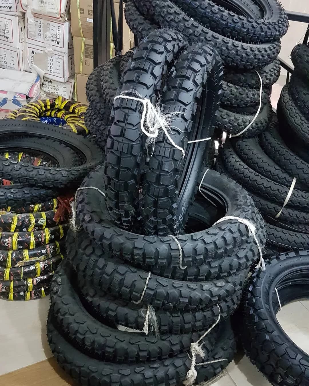 لاستیک عقب 460-18 یاسا، رنگ مشکی، لاستیک آفرود