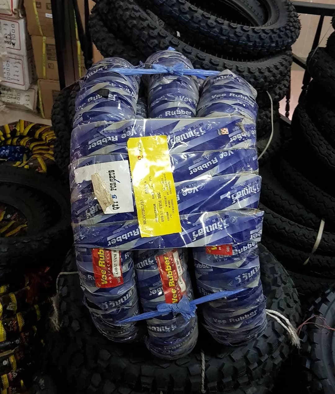لاستیک عقب 460-17 ویرابر Vee Rubber، رنگ آبی و مشکی، لاستیک بستهبندیشده
