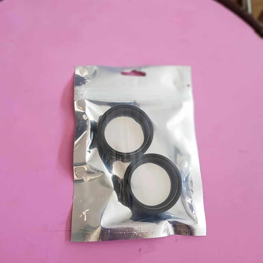 کاسهنمد کمک جلو CB1300، رنگ مشکی و نقرهای، جنس پلاستیک و فلز، دایرهای