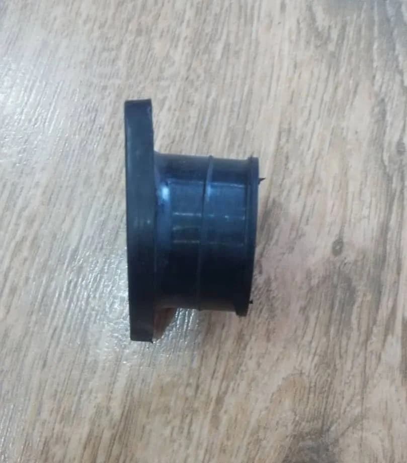 رابط کاربراتور هوندا XL250، رنگ سیاه، جنس پلاستیک، استوانهای
