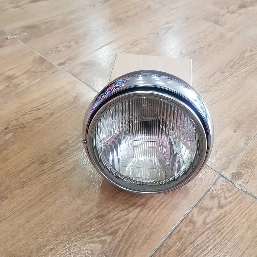 چراغ جلو هوندا CB1300 کاربراتور، رنگ نقرهای و شفاف، جنس شیشه و فلز، گرد