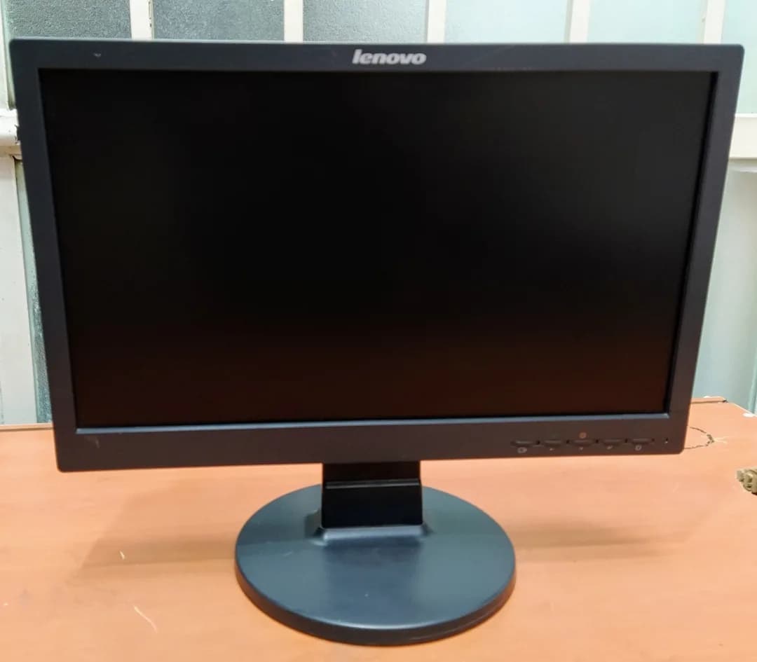مانیتور استوک ۱۹ اینچ لنوو D186WA Lenovo، رنگ مشکی، جنس پلاستیک و شیشه، تخت