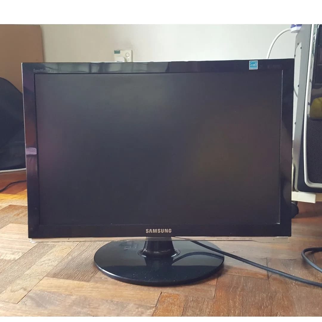 مانیتور سامسونگ SyncMaster 225UW ۲۲ اینچ، رنگ سیاه، جنس پلاستیک، رومیزی، صفحه تخت