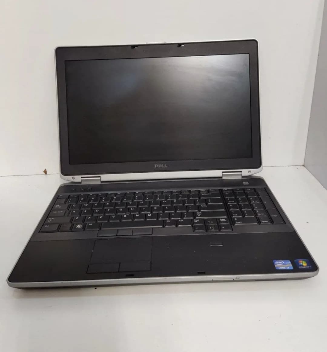 لپ تاپ دل i7 نسل سوم Dell، رنگ نقرهای و مشکی، جنس پلاستیک و فلز، تاشو، صفحه ۱۵ اینچ