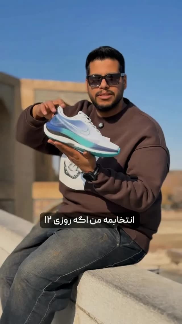 کتانی رانینگ آبی و نقرهای، رنگ سفید و سبز، پاشنه تخت