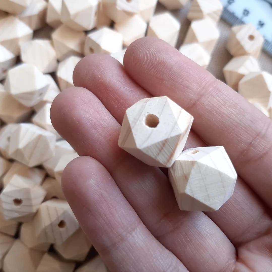 مهره چوبی سیسمونی — رنگ کرم — نمای دردست — شارژ مجدد