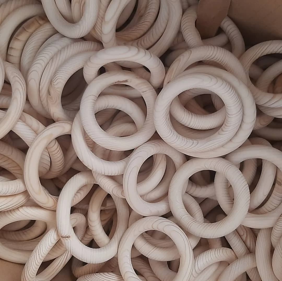 رینگ چوبی جغجغه، رنگ کرم، حلقه دایرهای