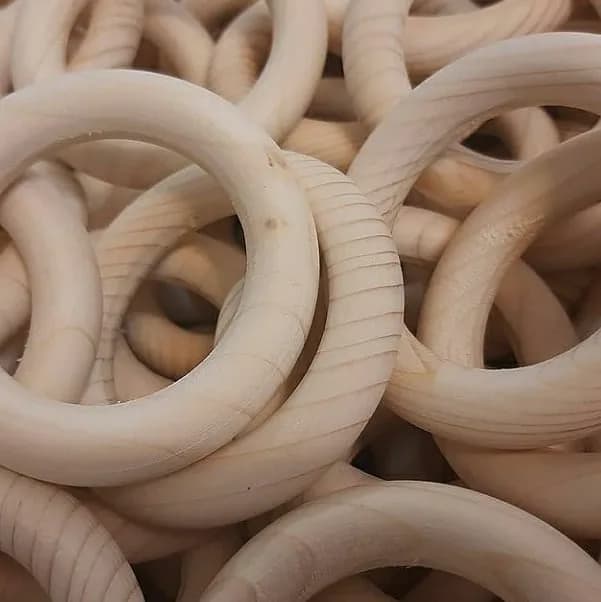 حلقه چوبی ۷ سانت — رنگ کرم — نمای دردست — شارژ مجدد