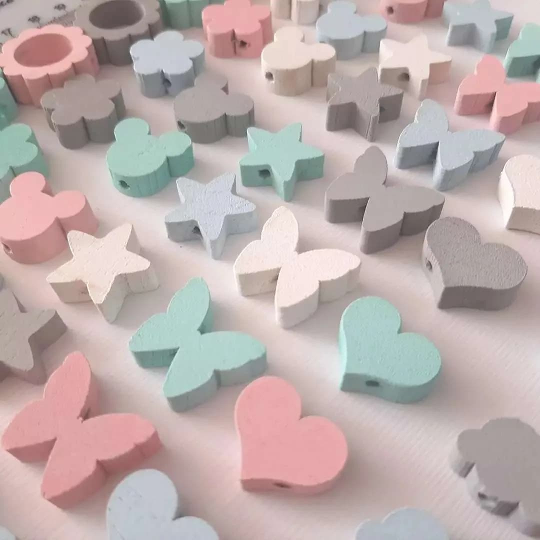 پک ۹ عددی مهره چوبی — نمای دردست — اشکال حیوانی و پروانه و گل