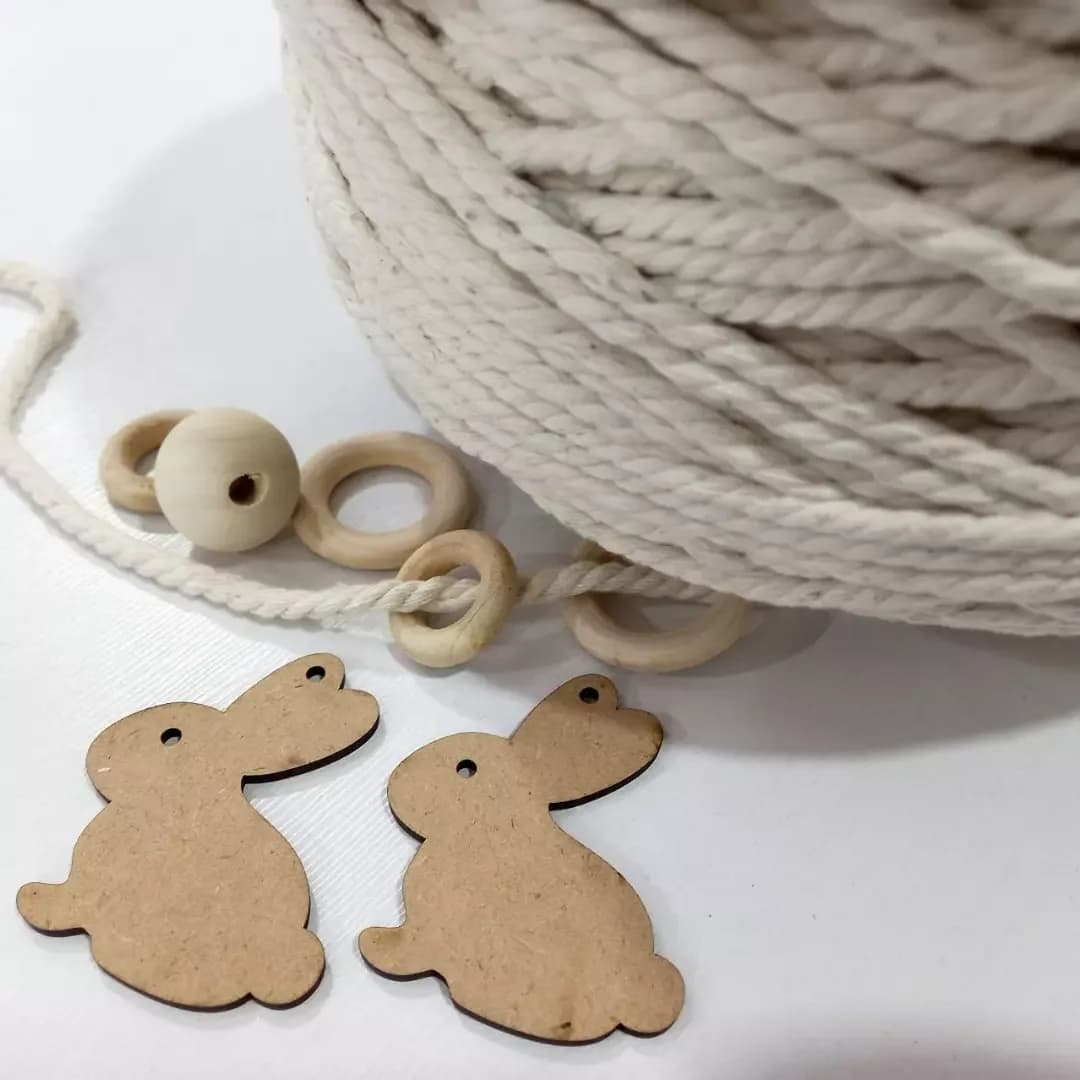 آویز خرگوش چوبی ۵ سانتی — رنگ کرم — نمای محیط — mdf سه میل